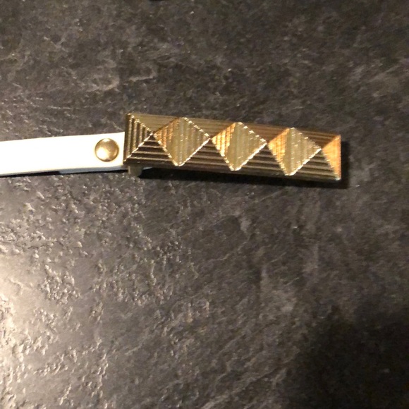 White belt with metallic buckle - Picture 2 of 2